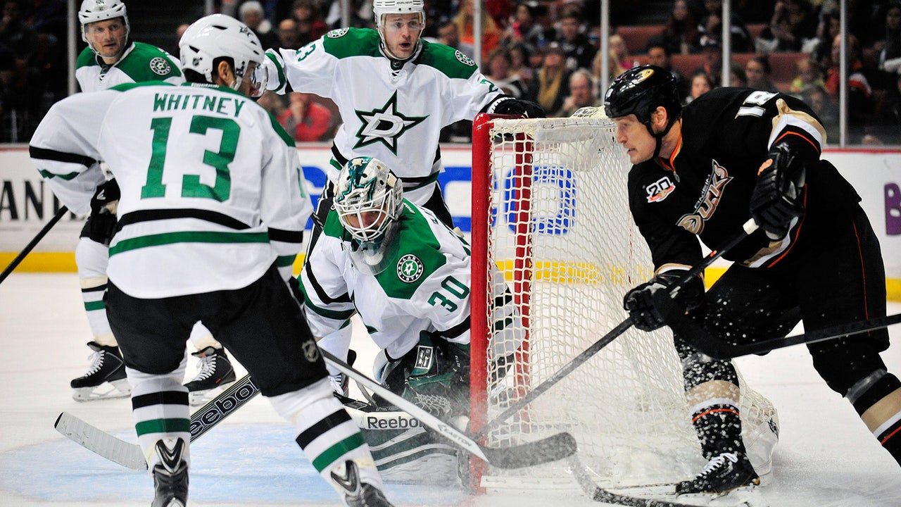 Dan Ellis, Stars shut out NHL-leading Ducks 2-0